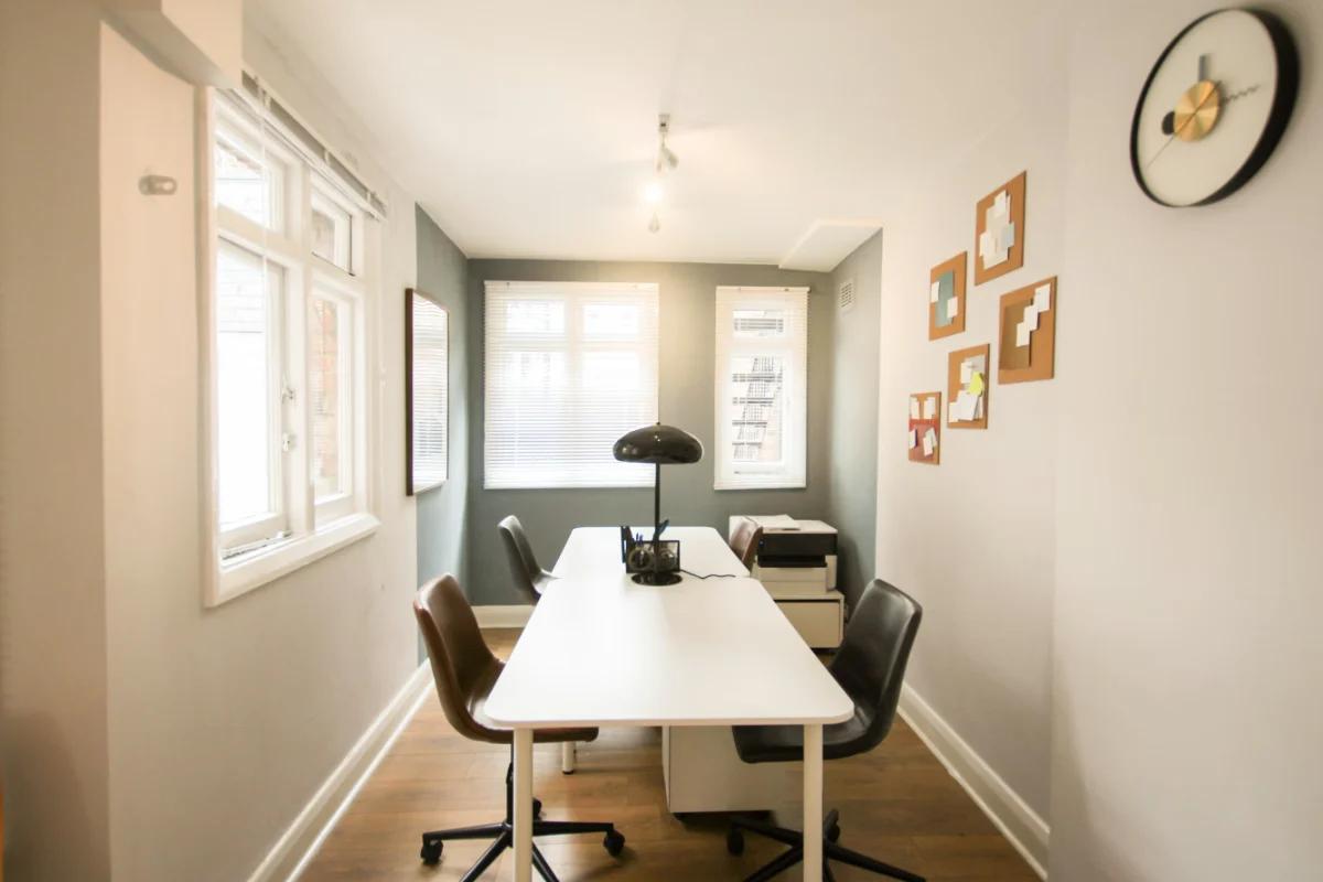 Hersteller von Büro- und Studienmöbeln
